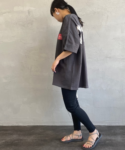 Manhattan Portage（マンハッタンポーテージ）の「[MANHATTAN PORTAGE/マンハッタンポーテージ] 別注 バックプリントTシャツ（Tシャツ/カットソー・レディース・アイボリー/グレー/ラベンダー・XL/L/S/M）」の11枚目の写真