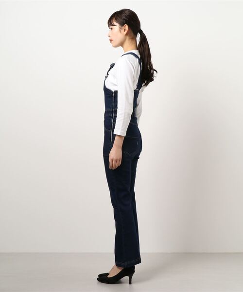 Chico（チコ）の「ストレッチデニムサロペット（サロペット/オーバーオール・レディース・ネイビー/ブルー・SMALL/MEDIUM）」の3枚目の写真