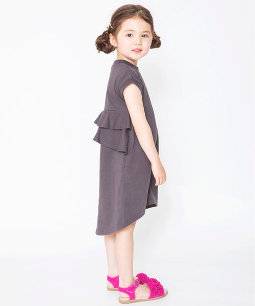 BRANSHES(ブランシェス)の「うしろ2段フリル半袖ワンピース(ワンピース・キッズ・ピンクベージュ/チャコールグレー・150cm/110cm/100cm/140cm/90cm/80cm/120cm/130cm)」の3枚目の写真