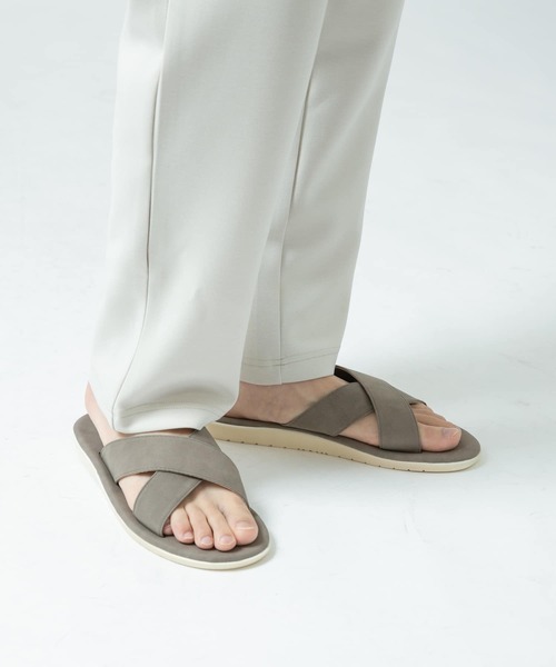 ITEMS URBANRESEARCH（アイテムズ アーバンリサーチ）の「エコレザークロスサンダル（サンダル・メンズ・ベージュ/キャメル/ブラック/グレー・27.5/26.5）」の3枚目の写真