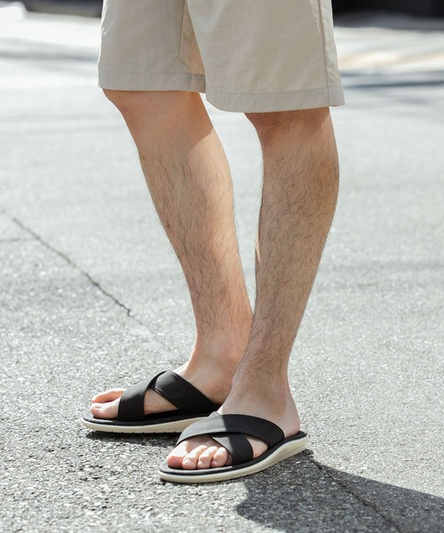 ITEMS URBANRESEARCH（アイテムズ アーバンリサーチ）の「エコレザークロスサンダル（サンダル・メンズ・ベージュ/キャメル/ブラック/グレー・27.5/26.5）」の11枚目の写真