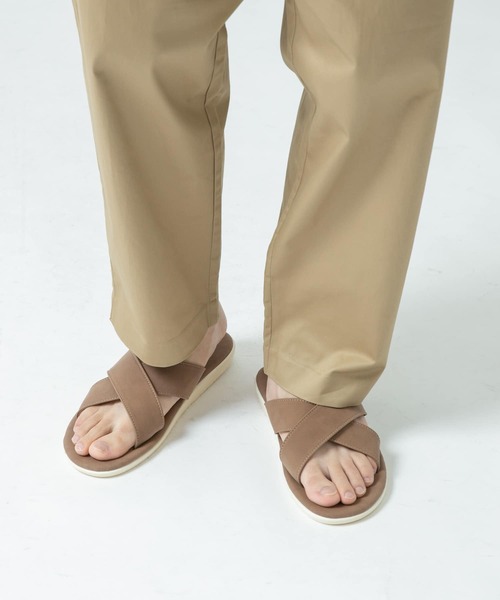 ITEMS URBANRESEARCH（アイテムズ アーバンリサーチ）の「エコレザークロスサンダル（サンダル・メンズ・ベージュ/キャメル/ブラック/グレー・27.5/26.5）」の8枚目の写真