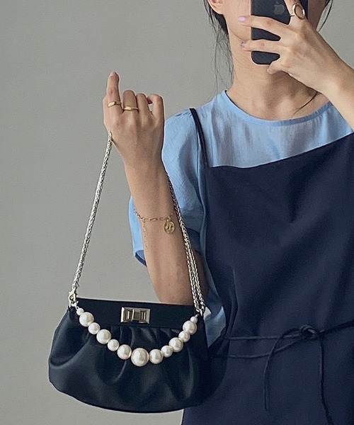 yuue' ( wear )（ユーイ）の「2way パールチェーンショルダーハンドバッグ（ハンドバッグ・レディース・ホワイト/ブラック・FREE）」の6枚目の写真