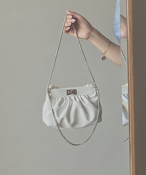 yuue' ( wear )（ユーイ）の「2way パールチェーンショルダーハンドバッグ（ハンドバッグ・レディース・ホワイト/ブラック・FREE）」の12枚目の写真