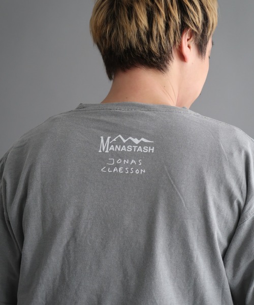 MANASTASH（マナスタッシュ）の「MANASTASH×JONAS CLAESSON/マナスタッシュ×ジョナスクレアッソン MROOM DING REP Tシャツ（Tシャツ/カットソー・メンズ・グレー・MEDIUM/LARGE/X-LARGE）」の8枚目の写真