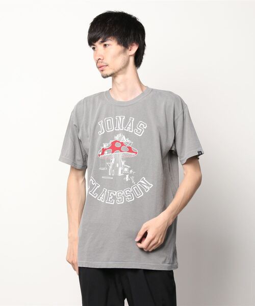 MANASTASH（マナスタッシュ）の「MANASTASH×JONAS CLAESSON/マナスタッシュ×ジョナスクレアッソン MROOM DING REP Tシャツ（Tシャツ/カットソー・メンズ・グレー・MEDIUM/LARGE/X-LARGE）」の4枚目の写真