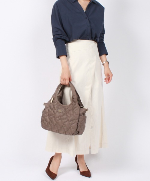 Via Demizon（ビアデミゾン）の「ネコ柄のキルティング２WAYトートバッグ（トートバッグ・レディース・ブラック/ピンク/ダークベージュ/ネイビー・フリー）」の6枚目の写真