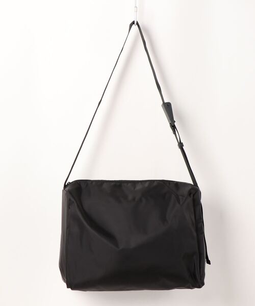 Anuenue（アヌエヌエ）の「大容量 ショルダーバッグ（ショルダーバッグ・レディース・ネイビー/ブラック/グレー・FREE）」の11枚目の写真