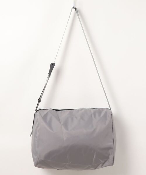 Anuenue（アヌエヌエ）の「大容量 ショルダーバッグ（ショルダーバッグ・レディース・ネイビー/ブラック/グレー・FREE）」の4枚目の写真