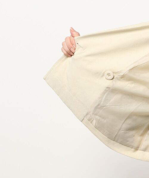 SPINNS（スピンズ）の「ショート丈テーラードジャケット（テーラードジャケット・レディース・ブラック/ブラウン/アイボリー・ONESIZE）」の4枚目の写真