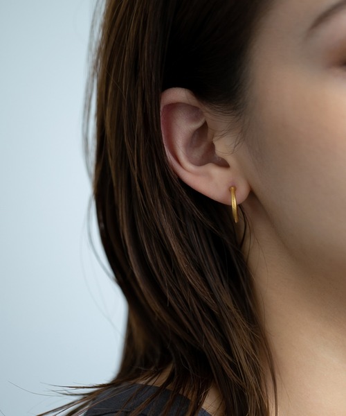 PAS TIERRA(パティエラ)の「ミルマットフープピアス(ピアス(両耳用)・レディース・イエローゴールド・FREE)」の3枚目の写真