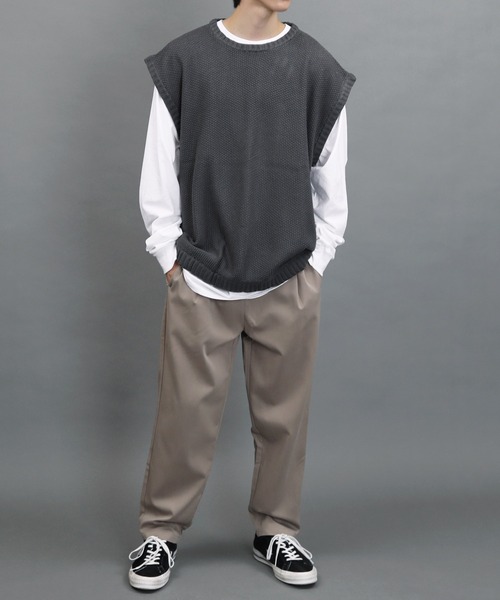 air tokyo sellection（エアートウキョウセレクション）の「【ユニセックスで着用可能】アクリル バルキー ニットベスト（ベスト・メンズ・チャコールグレー/オフホワイト/サックスブルー・MEDIUM/LARGE/X-LARGE）」の6枚目の写真