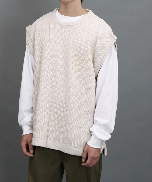 air tokyo sellection（エアートウキョウセレクション）の「【ユニセックスで着用可能】アクリル バルキー ニットベスト（ベスト・メンズ・チャコールグレー/オフホワイト/サックスブルー・MEDIUM/LARGE/X-LARGE）」の9枚目の写真