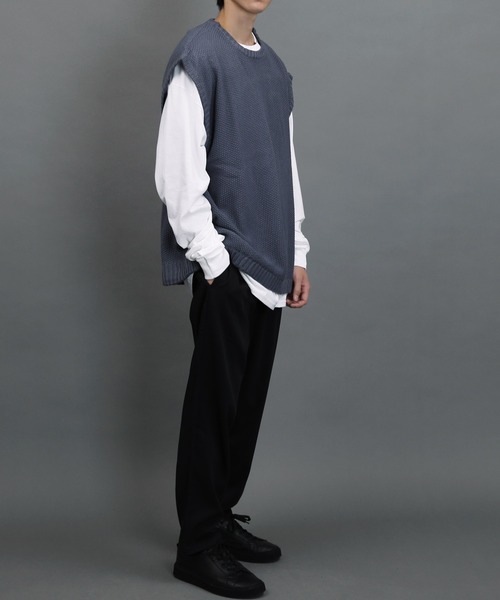air tokyo sellection（エアートウキョウセレクション）の「【ユニセックスで着用可能】アクリル バルキー ニットベスト（ベスト・メンズ・チャコールグレー/オフホワイト/サックスブルー・MEDIUM/LARGE/X-LARGE）」の14枚目の写真