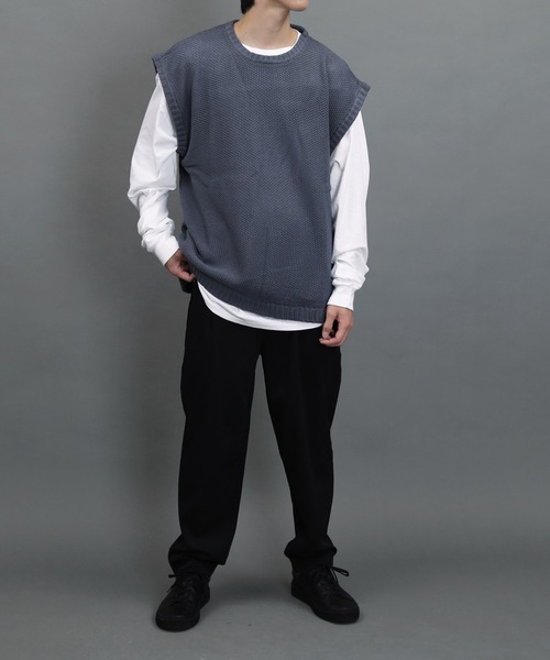 air tokyo sellection（エアートウキョウセレクション）の「【ユニセックスで着用可能】アクリル バルキー ニットベスト（ベスト・メンズ・チャコールグレー/オフホワイト/サックスブルー・MEDIUM/LARGE/X-LARGE）」の15枚目の写真