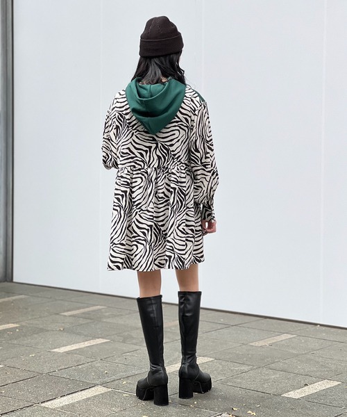 RASVOA（ラスボア）の「ゼブラ切替パーカーワンピース（ワンピース・レディース・ブラック/グリーン・FREE）」の21枚目の写真