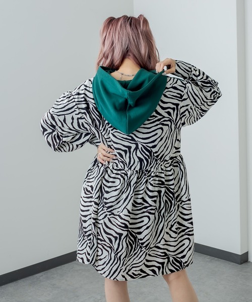 RASVOA（ラスボア）の「ゼブラ切替パーカーワンピース（ワンピース・レディース・ブラック/グリーン・FREE）」の5枚目の写真
