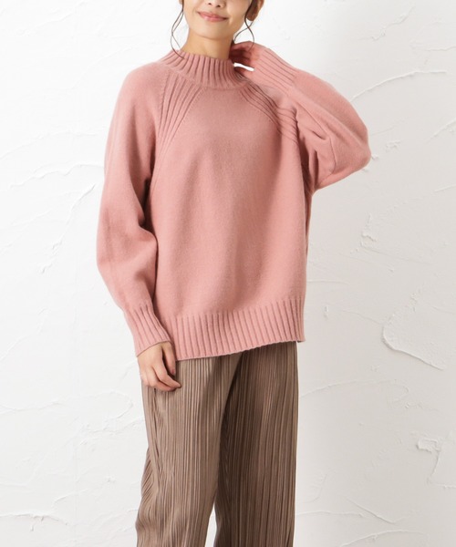 NAVY(ネイビー)の「ハイネック ニット もっちりプルオーバー(ニット/セーター・レディース・ベージュ/ピンク/グリーン/アイボリー・フリー)」の4枚目の写真