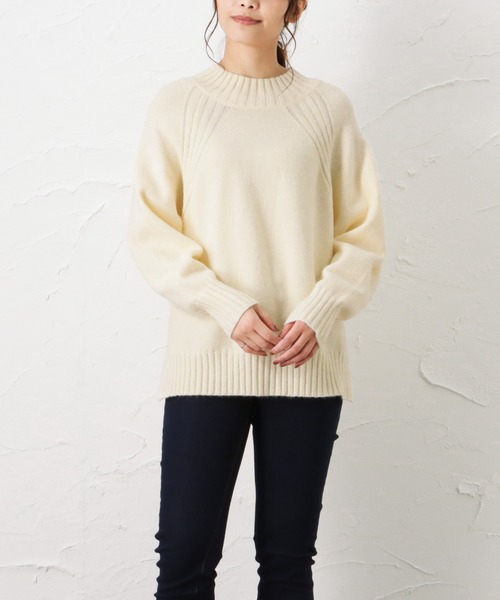 NAVY(ネイビー)の「ハイネック ニット もっちりプルオーバー(ニット/セーター・レディース・ベージュ/ピンク/グリーン/アイボリー・フリー)」の2枚目の写真