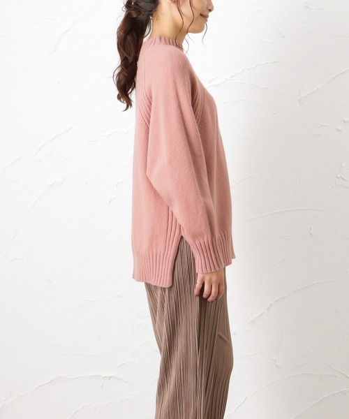 NAVY(ネイビー)の「ハイネック ニット もっちりプルオーバー(ニット/セーター・レディース・ベージュ/ピンク/グリーン/アイボリー・フリー)」の13枚目の写真