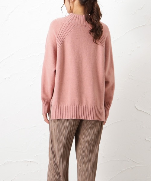 NAVY(ネイビー)の「ハイネック ニット もっちりプルオーバー(ニット/セーター・レディース・ベージュ/ピンク/グリーン/アイボリー・フリー)」の15枚目の写真