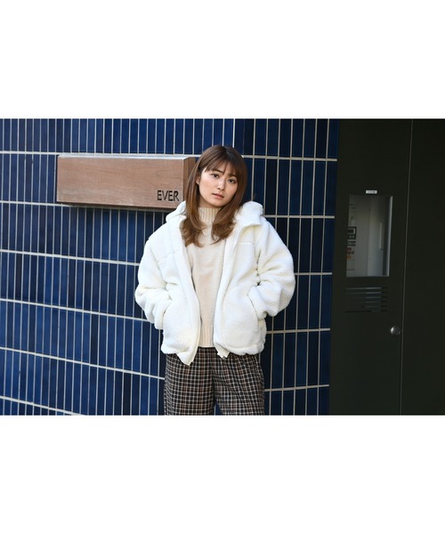 NAVY(ネイビー)の「ハイネック ニット もっちりプルオーバー(ニット/セーター・レディース・ベージュ/ピンク/グリーン/アイボリー・フリー)」の19枚目の写真