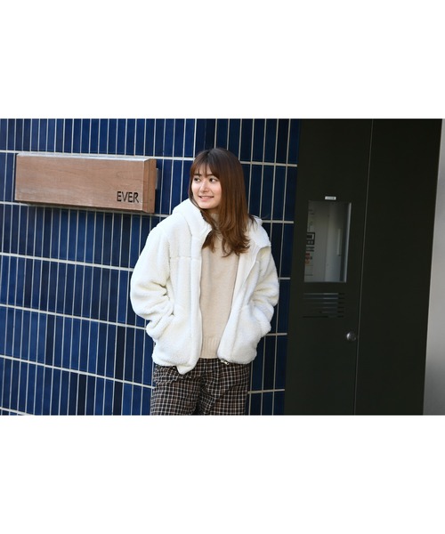 NAVY(ネイビー)の「ハイネック ニット もっちりプルオーバー(ニット/セーター・レディース・ベージュ/ピンク/グリーン/アイボリー・フリー)」の18枚目の写真