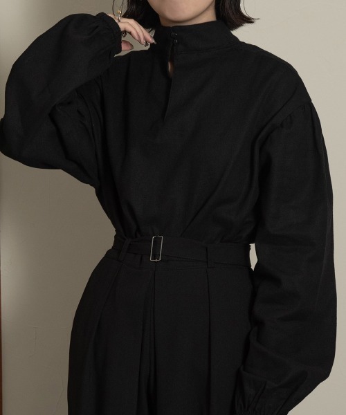 lawgy(ラウジー)の「stand neck sleeve gather blouse(シャツ/ブラウス・レディース・ブラック/カーキブラウン/ホワイト系・FREE)」の3枚目の写真