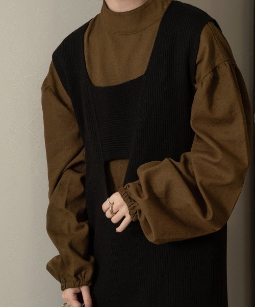 lawgy(ラウジー)の「stand neck sleeve gather blouse(シャツ/ブラウス・レディース・ブラック/カーキブラウン/ホワイト系・FREE)」の1枚目の写真