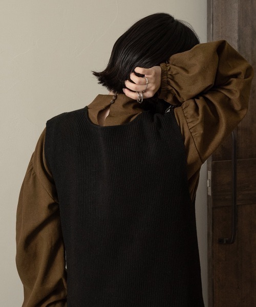lawgy(ラウジー)の「stand neck sleeve gather blouse(シャツ/ブラウス・レディース・ブラック/カーキブラウン/ホワイト系・FREE)」の11枚目の写真
