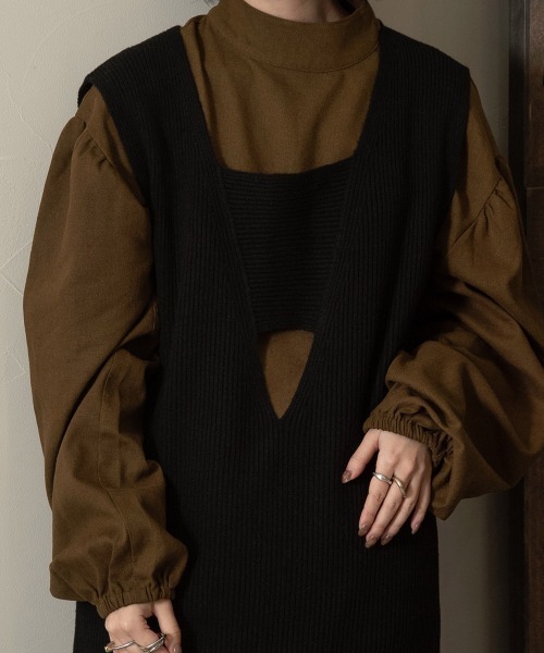 lawgy(ラウジー)の「stand neck sleeve gather blouse(シャツ/ブラウス・レディース・ブラック/カーキブラウン/ホワイト系・FREE)」の10枚目の写真