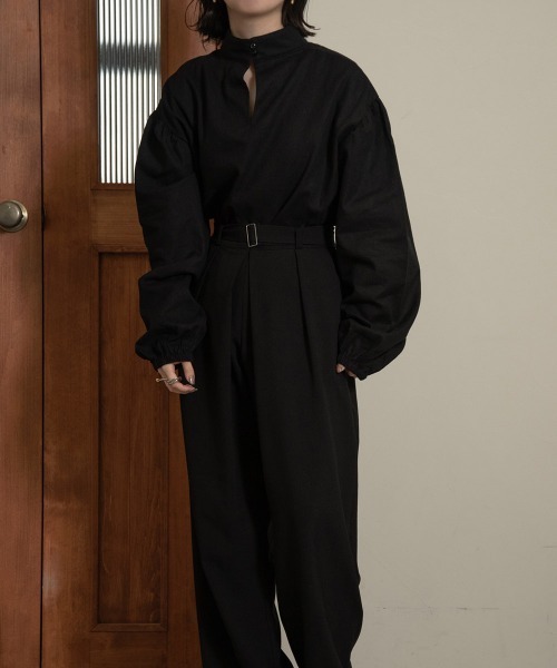 lawgy(ラウジー)の「stand neck sleeve gather blouse(シャツ/ブラウス・レディース・ブラック/カーキブラウン/ホワイト系・FREE)」の9枚目の写真