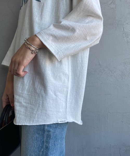 AMERICANA（アメリカーナ）の「[Americana×JEANS FACTORY/アメリカーナ×ジーンズファクトリー] 別注 7分袖ラグランスリーブ カレッジロゴプリントTシャツ（Tシャツ/カットソー・レディース・オフホワイト/スミクロ/グレイッシュベージュ・ONE SIZE）」の15枚目の写真