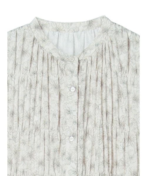 earth music&ecology(アースミュージックアンドエコロジー)の「シャーリングギャザーワンピース(フラワー)*(ワンピース・レディース・ベージュ/サックスブルー・FREE)」の7枚目の写真