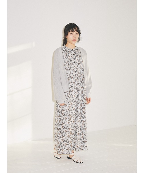 earth music&ecology(アースミュージックアンドエコロジー)の「シャーリングギャザーワンピース(フラワー)*(ワンピース・レディース・ベージュ/サックスブルー・FREE)」の11枚目の写真