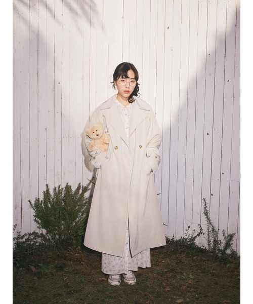 earth music&ecology(アースミュージックアンドエコロジー)の「シャーリングギャザーワンピース(フラワー)*(ワンピース・レディース・ベージュ/サックスブルー・FREE)」の3枚目の写真