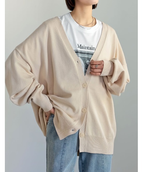 Re:EDIT（リエディ）の「Vネックオーバーサイズカラーニットカーディガン（カーディガン/ボレロ・レディース・ブラック/アイボリー/グレー/レッド/イエロー/グリーン/ホワイト/ピンク/ブルー/ベージュ/チャコールグレー/ホワイト×ブラック・MEDIUM/LARGE）」の7枚目の写真