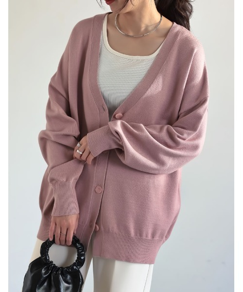 Re:EDIT（リエディ）の「Vネックオーバーサイズカラーニットカーディガン（カーディガン/ボレロ・レディース・ブラック/アイボリー/グレー/レッド/イエロー/グリーン/ホワイト/ピンク/ブルー/ベージュ/チャコールグレー/ホワイト×ブラック・MEDIUM/LARGE）」の20枚目の写真