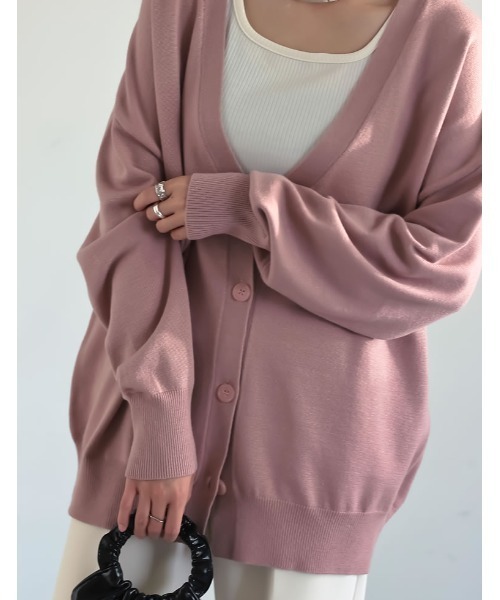 Re:EDIT（リエディ）の「Vネックオーバーサイズカラーニットカーディガン（カーディガン/ボレロ・レディース・ブラック/アイボリー/グレー/レッド/イエロー/グリーン/ホワイト/ピンク/ブルー/ベージュ/チャコールグレー/ホワイト×ブラック・MEDIUM/LARGE）」の19枚目の写真