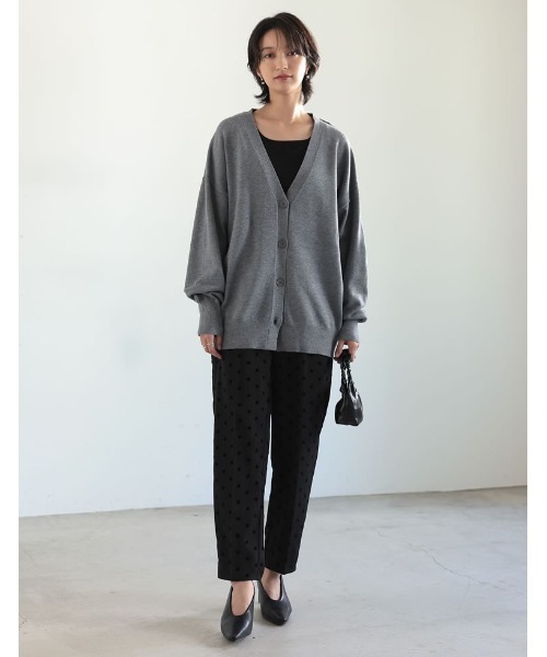 Re:EDIT（リエディ）の「Vネックオーバーサイズカラーニットカーディガン（カーディガン/ボレロ・レディース・ブラック/アイボリー/グレー/レッド/イエロー/グリーン/ホワイト/ピンク/ブルー/ベージュ/チャコールグレー/ホワイト×ブラック・MEDIUM/LARGE）」の22枚目の写真