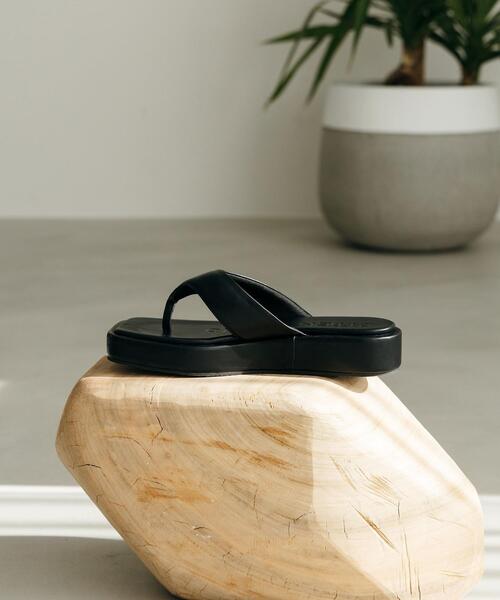 CITEN（シテン）の「＜CITEN（シテン）＞ボリュームソール ワイドトング サンダル（サンダル・レディース・ブラック/クリーム・L/M/S）」の5枚目の写真