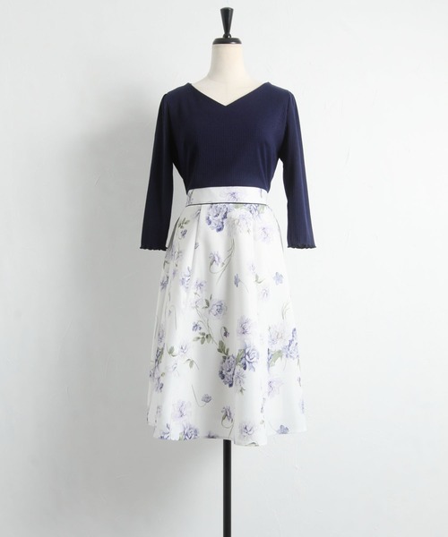 tocco closet（トッコ　クローゼット）の「ウエストリボン付きリブカットソー×フラワープリントドッキングワンピース（ワンピース・レディース・ネイビー/ピンク・M）」の13枚目の写真