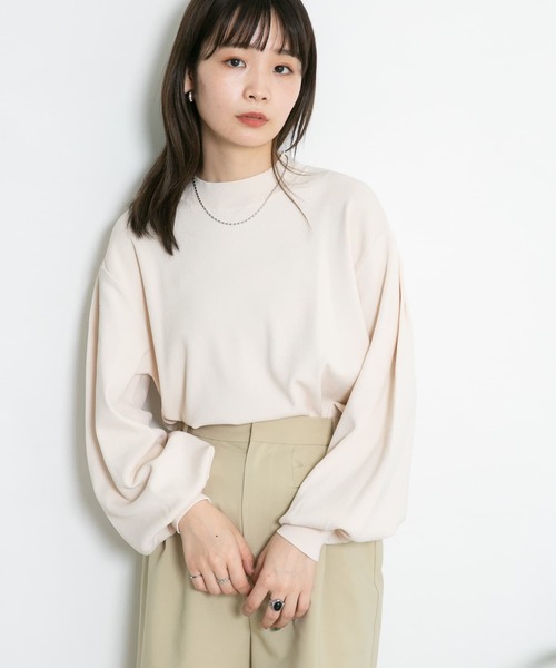 KBF（ケイビーエフ）の「illi　ショルダータックニットプルオーバー（ニット/セーター・レディース・チャコールグレー/ベージュ/アイボリー・ONE）」の6枚目の写真