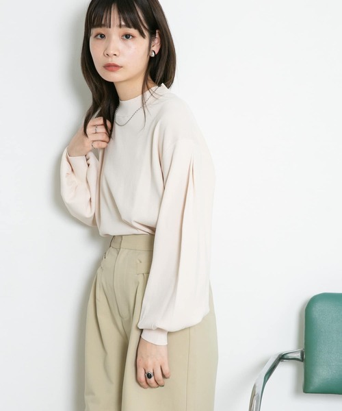 KBF（ケイビーエフ）の「illi　ショルダータックニットプルオーバー（ニット/セーター・レディース・チャコールグレー/ベージュ/アイボリー・ONE）」の7枚目の写真