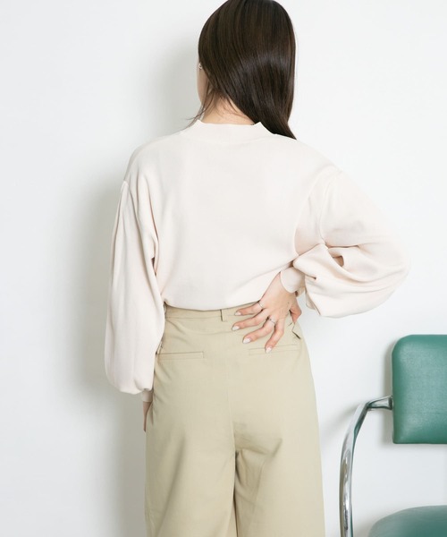 KBF（ケイビーエフ）の「illi　ショルダータックニットプルオーバー（ニット/セーター・レディース・チャコールグレー/ベージュ/アイボリー・ONE）」の8枚目の写真