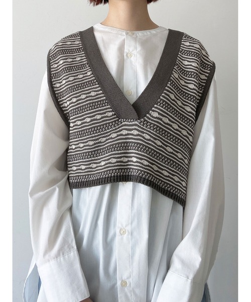 Samansa Mos2 blue（サマンサモスモスブルー）の「柄ニットベスト（ベスト・レディース・ライトベージュ/グレー/キナリ・ﾌﾘ-）」の2枚目の写真