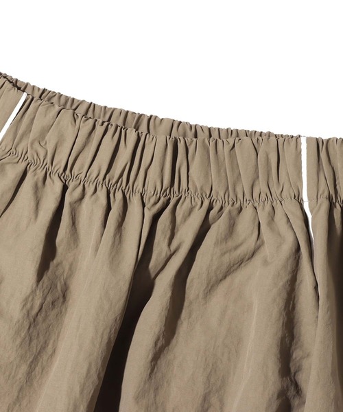 atmos pink（アトモスピンク）の「atmos pink サイドライン裾切り込みシャカパン（その他パンツ・レディース・ブラック/ブラウン・FREE）」の4枚目の写真