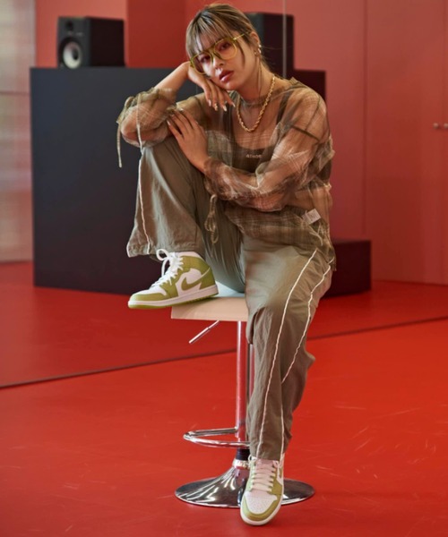 atmos pink（アトモスピンク）の「atmos pink サイドライン裾切り込みシャカパン（その他パンツ・レディース・ブラック/ブラウン・FREE）」の11枚目の写真