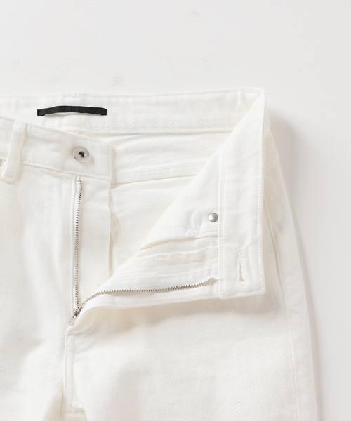 AP STUDIO(エーピーストゥディオ)の「ホワイトへムカットデニム(デニムパンツ・レディース・ホワイト・34/36/38)」の16枚目の写真