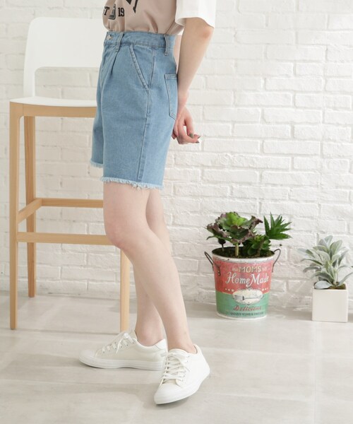 Cutie Blonde（キューティーブロンド）の「◆デニムカットオフショートパンツ（その他パンツ・レディース・オフホワイト/ブルー/ピンク系・01/02）」の6枚目の写真